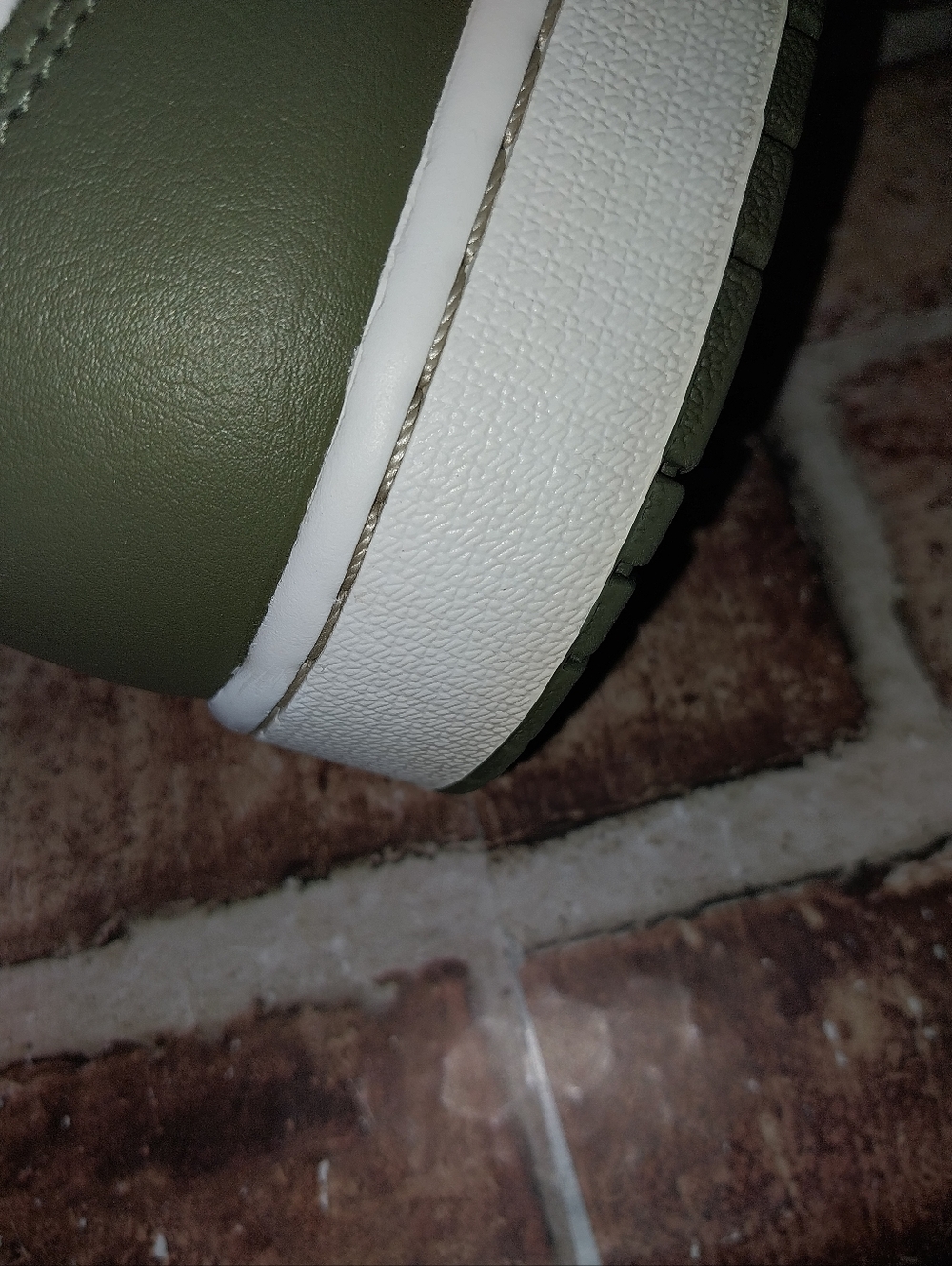 Pre-owned 2024 Jordan 1 Mid - Picture 8 of 11